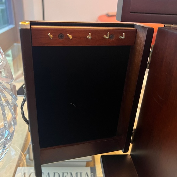 Genuine cherry wood gown jewelry box - Picture 6 of 7